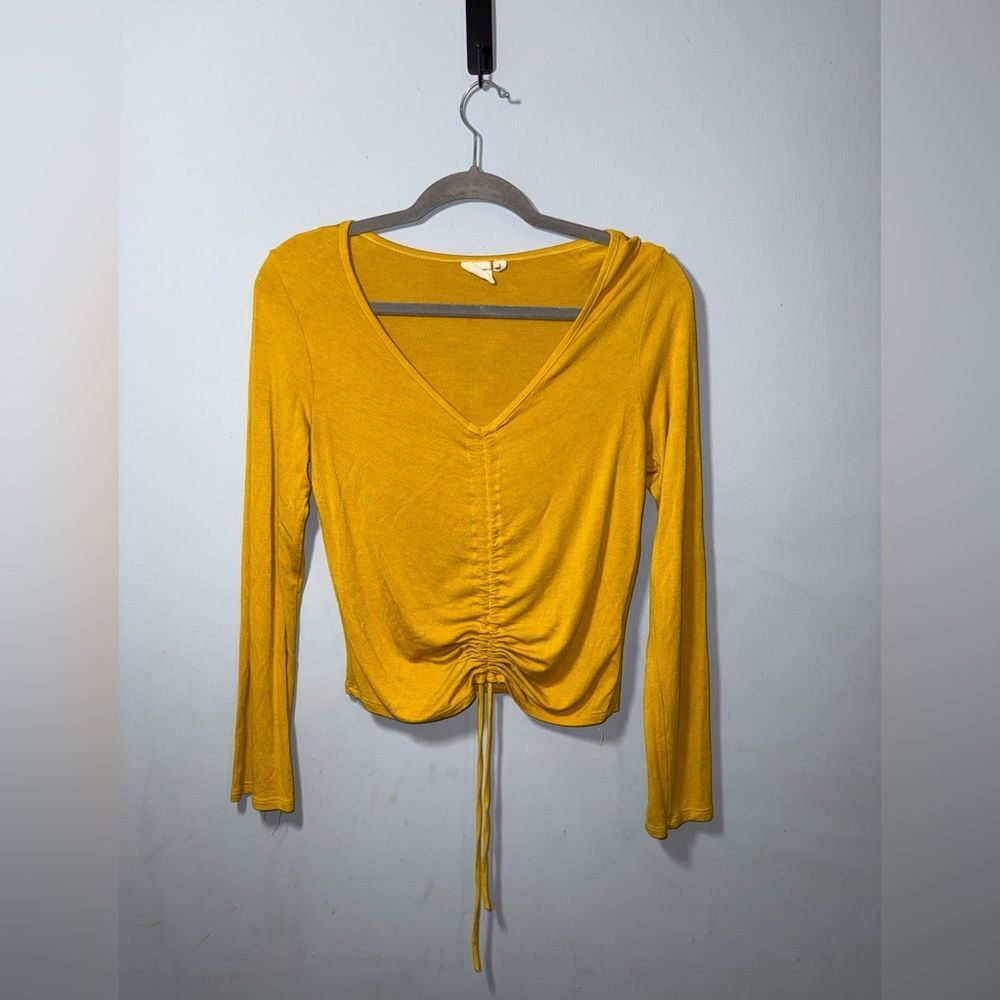 Live in the moment yellow v-neck long-sleeve ruched front top size L GUC